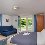 The Beach Studios & Apartments